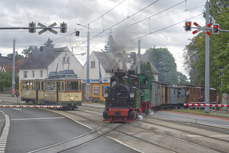 Begegnung historischer Verkehrsmittel am Weißen Roß, 23.08.2026 (c) TRR/CH